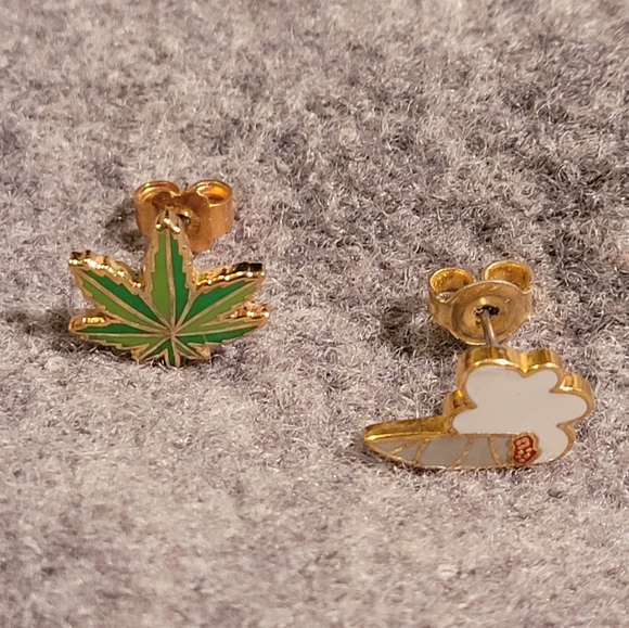 Stoner Earrings - Picture 2 of 5